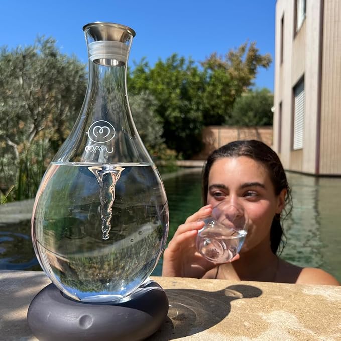 MAYU Swirl Structured Water Pitcher - Handblown Glass Carafe 1.5 Liter Design Jug - Dispenser Stand with Innovative Vortex Technology - Great for Reverse Osmosis Filter Users |51 Oz (Onyx Base)