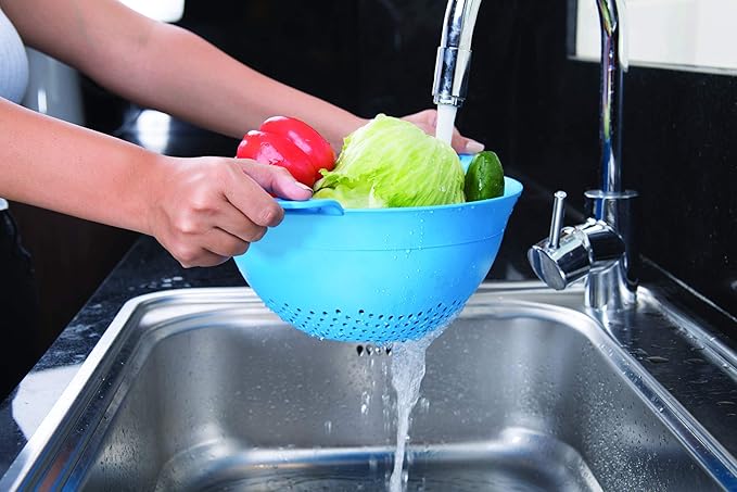 Mintra Home Plastic Strainer Colanders Set: 3, 3.5 and 5 Quart (Green) Double Strong Handles and Deep Bowl, Safe BPA-Free - Use for Pasta, Noodles, Spaghetti, Vegetables (Assorted Sizes 3pk)